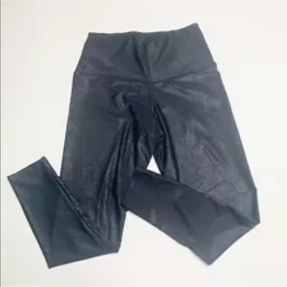 Onzie Black Snake Print Leggings Crop 23” Inseam S